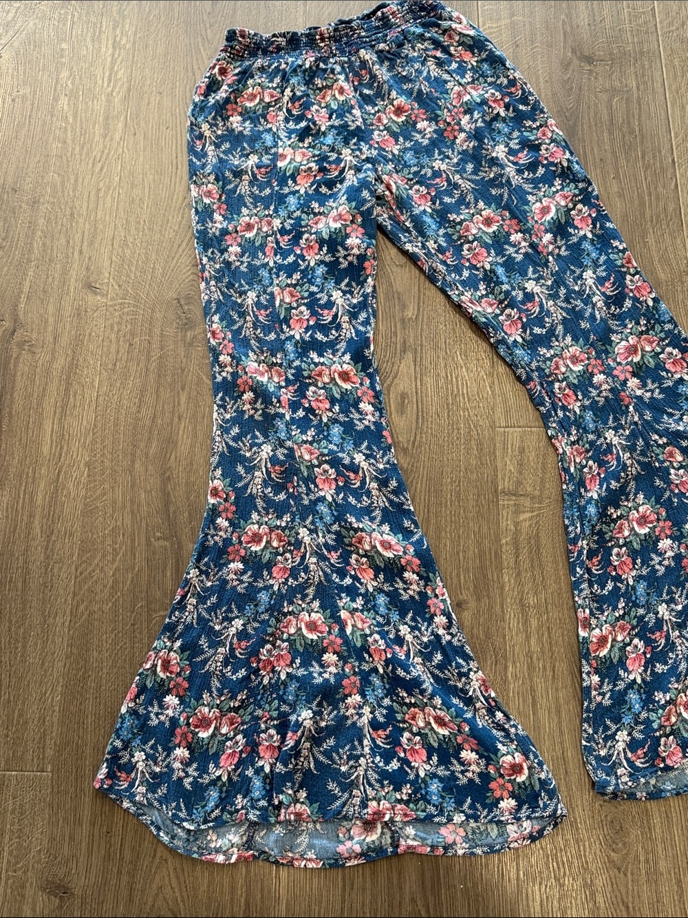 ASTR The Label Floral Bell Bottom Pants Small Navy Pink Boho Flare Festival - Picture 4 of 11